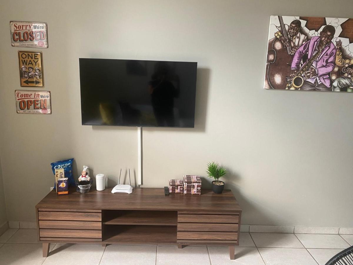 Lovely Rosebank 1-Bedroom Condo With Pool & Cinema Johannesburg Exteriér fotografie