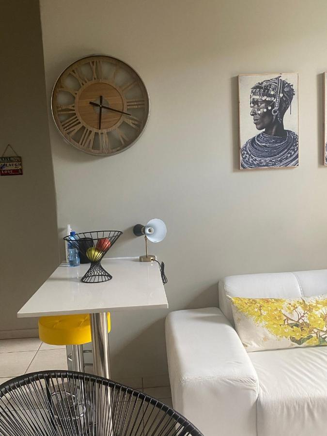 Lovely Rosebank 1-Bedroom Condo With Pool & Cinema Johannesburg Exteriér fotografie