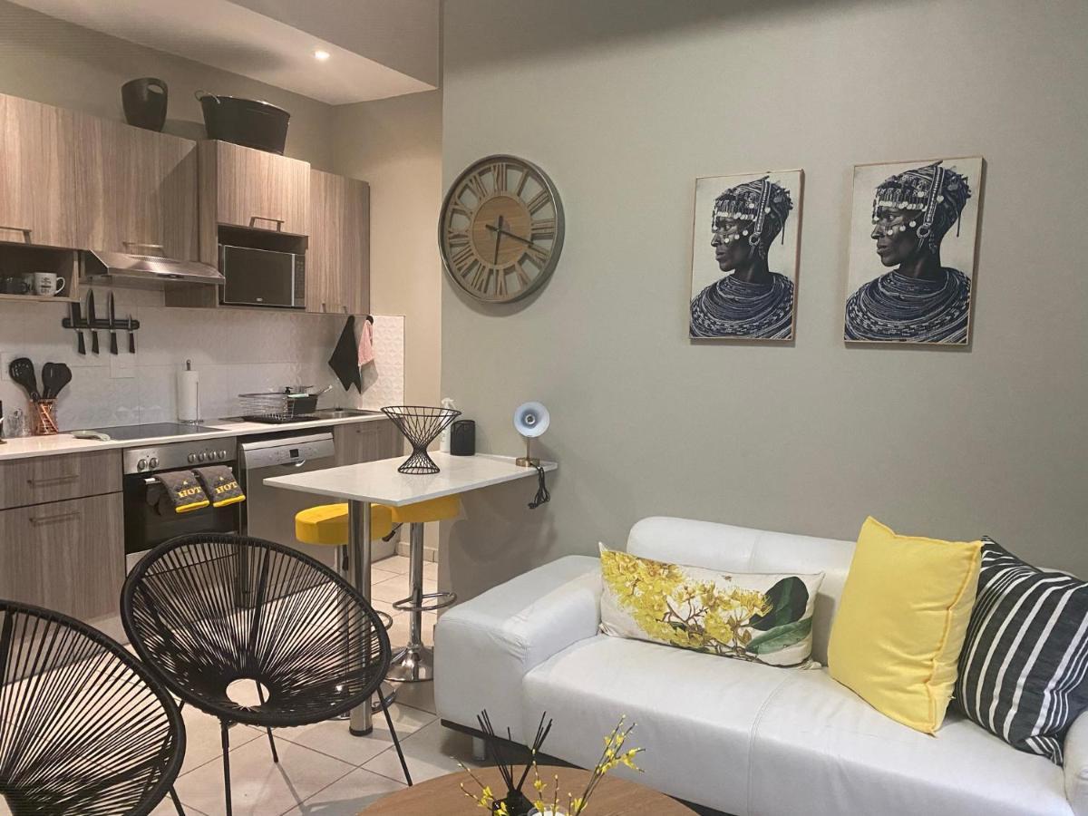 Lovely Rosebank 1-Bedroom Condo With Pool & Cinema Johannesburg Exteriér fotografie