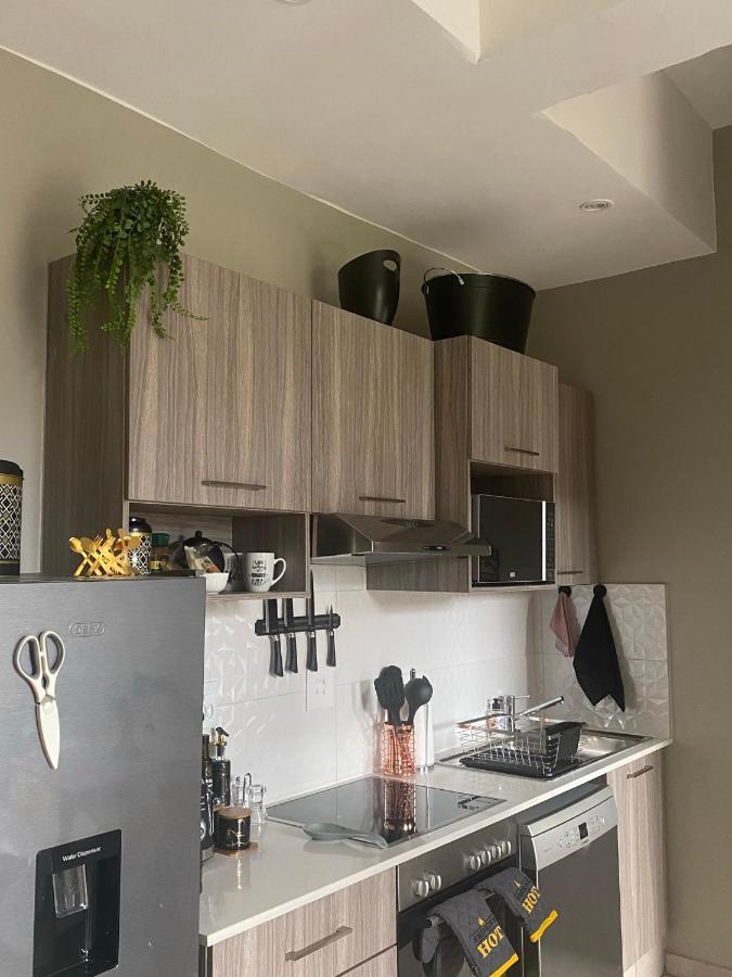 Lovely Rosebank 1-Bedroom Condo With Pool & Cinema Johannesburg Exteriér fotografie