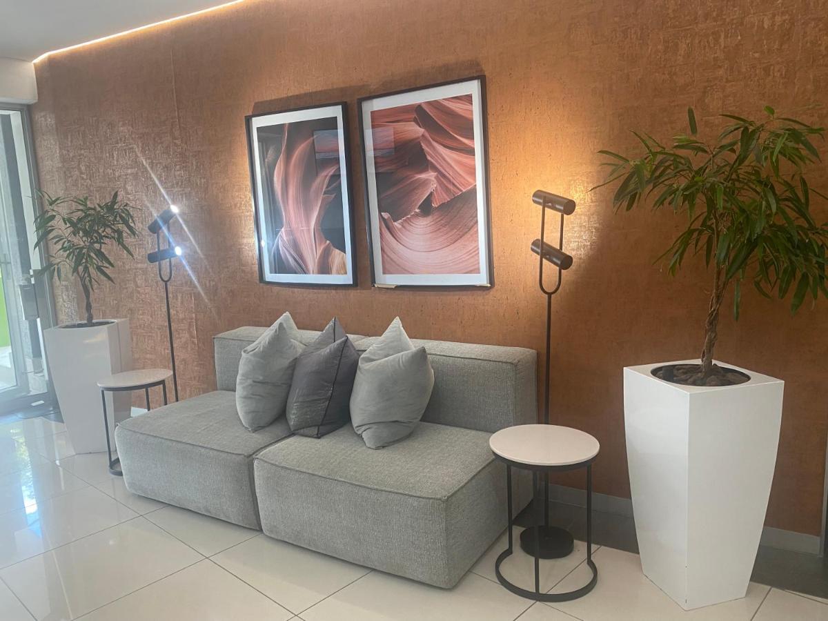 Lovely Rosebank 1-Bedroom Condo With Pool & Cinema Johannesburg Exteriér fotografie